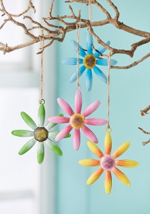 Hand Painted Daisy Metal Decoration